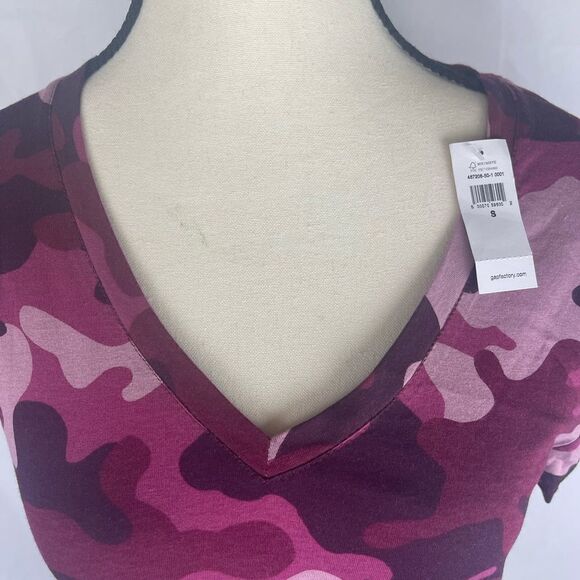 Gap NWT pink & burgundy camo t-shirt vneck shirt sleeves sz S cotton blend - Picture 4 of 7